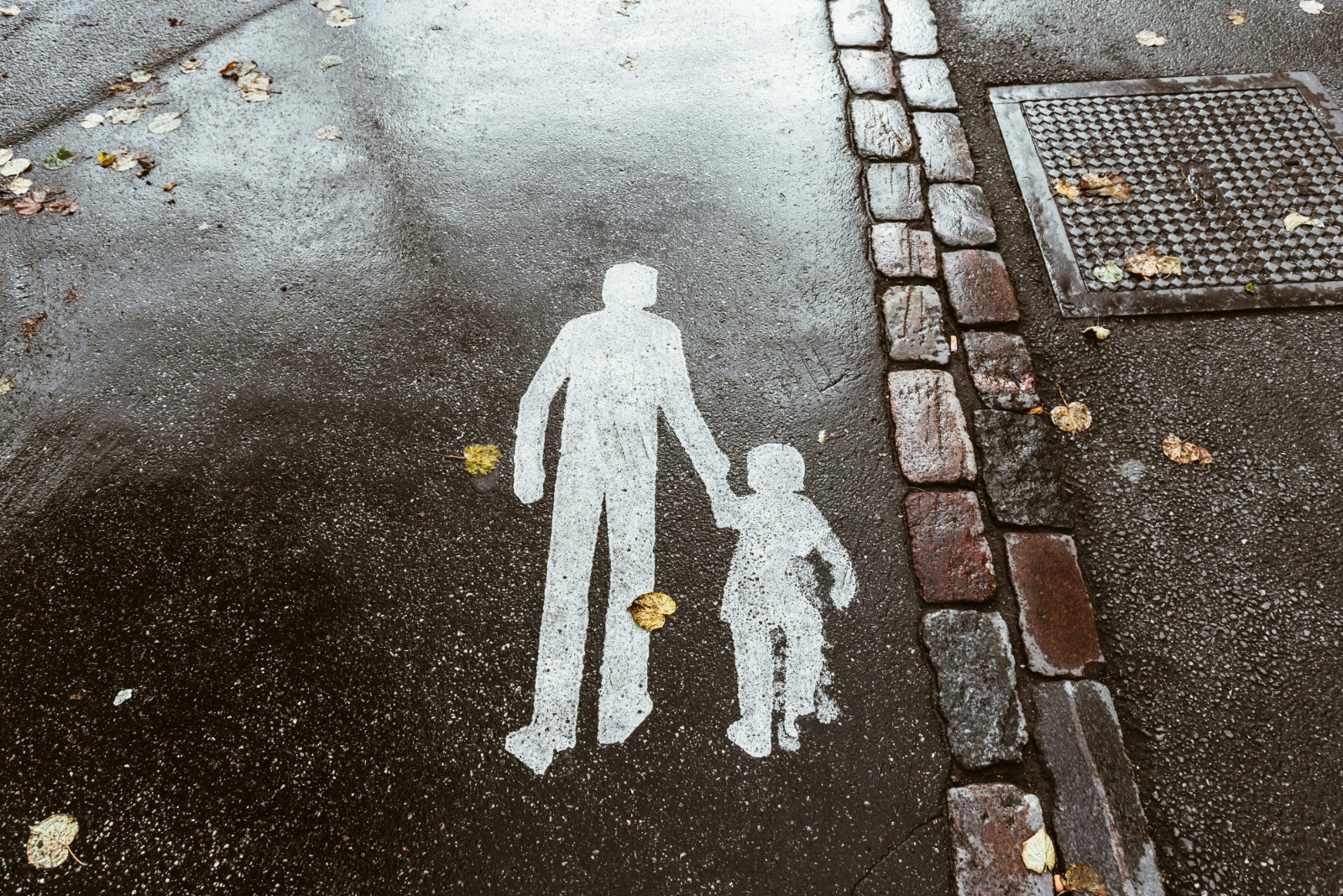 Maternidade, cuidado e ausência paterna: entre o invisível e o insustentável